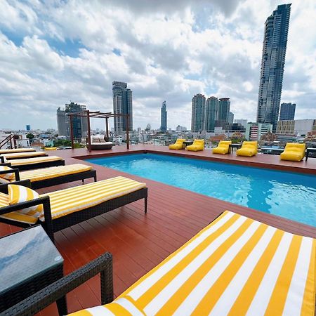 Miloft Sathorn Hotel - Sha Plus Certified Bangkok Exterior foto Rooftop pool at the hotel