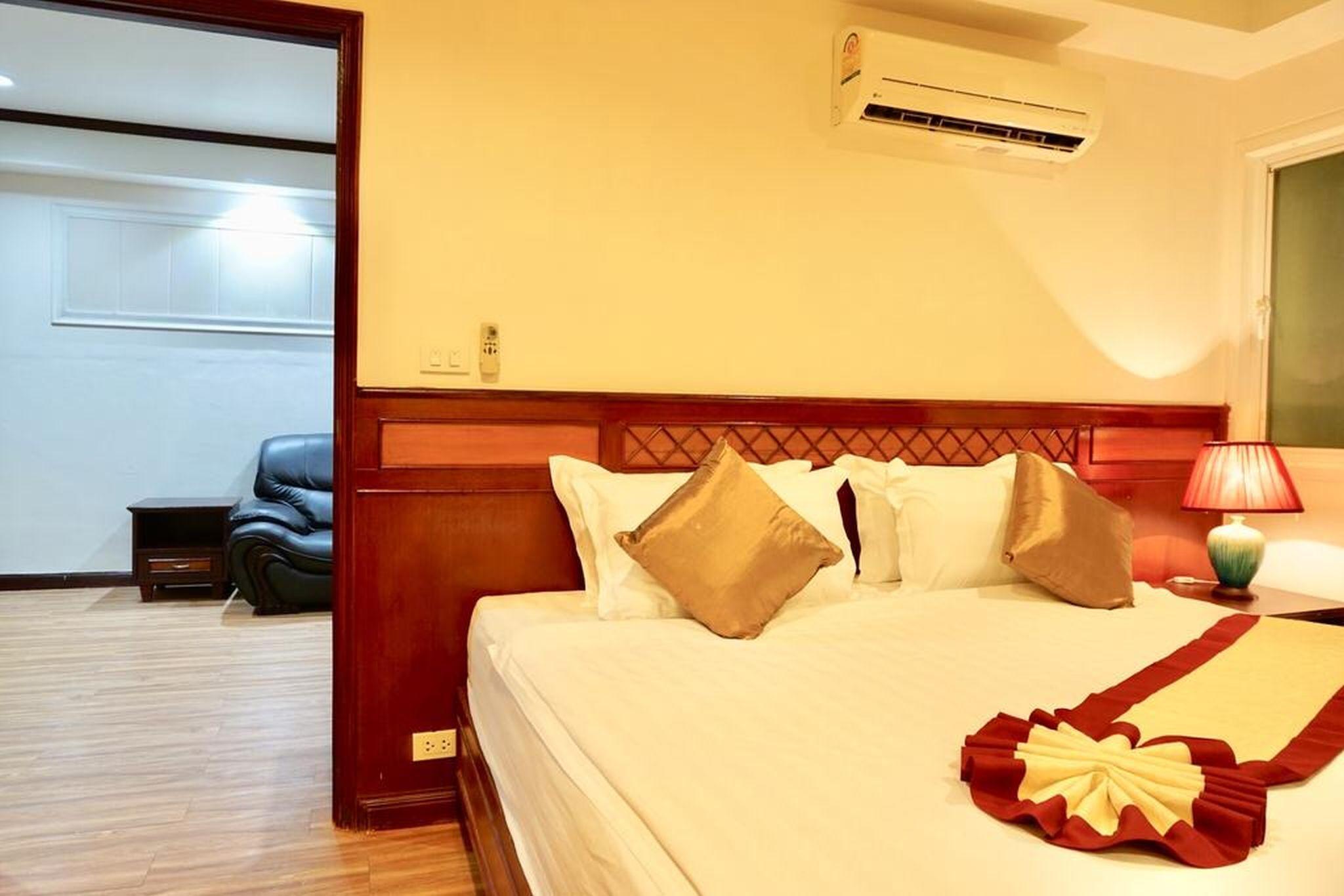 Miloft Sathorn Hotel - Sha Plus Certified Bangkok Exterior foto A room at the hotel