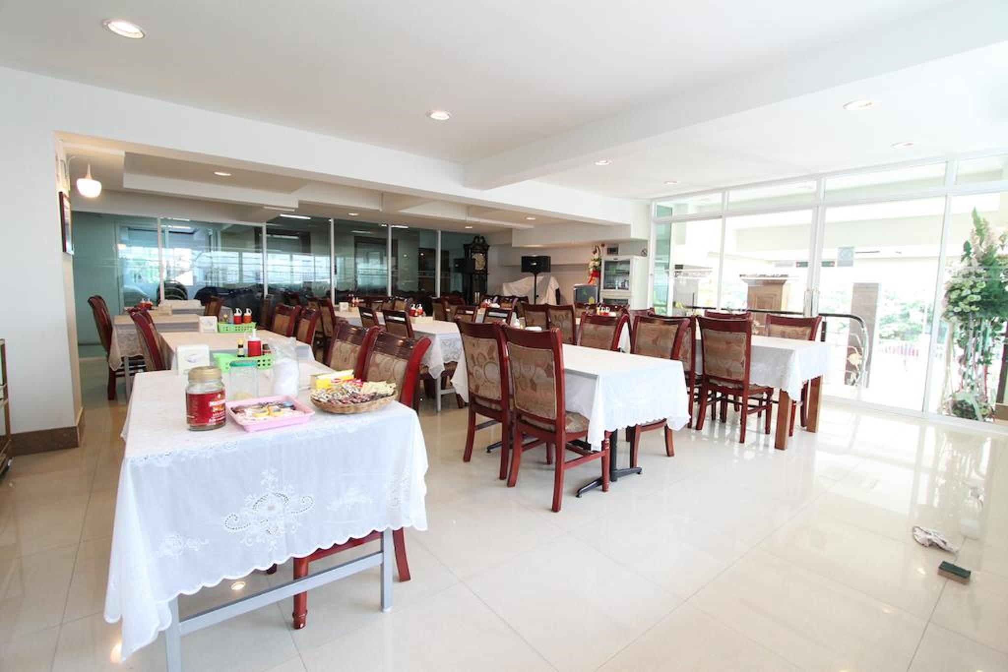 Miloft Sathorn Hotel - Sha Plus Certified Bangkok Exterior foto The dining room