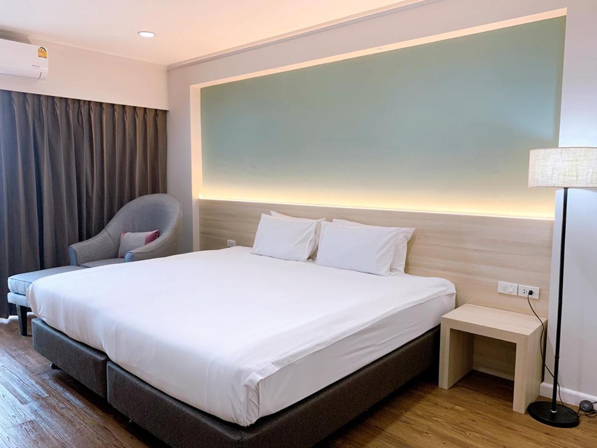 Miloft Sathorn Hotel - Sha Plus Certified Bangkok Exterior foto Deluxe Room