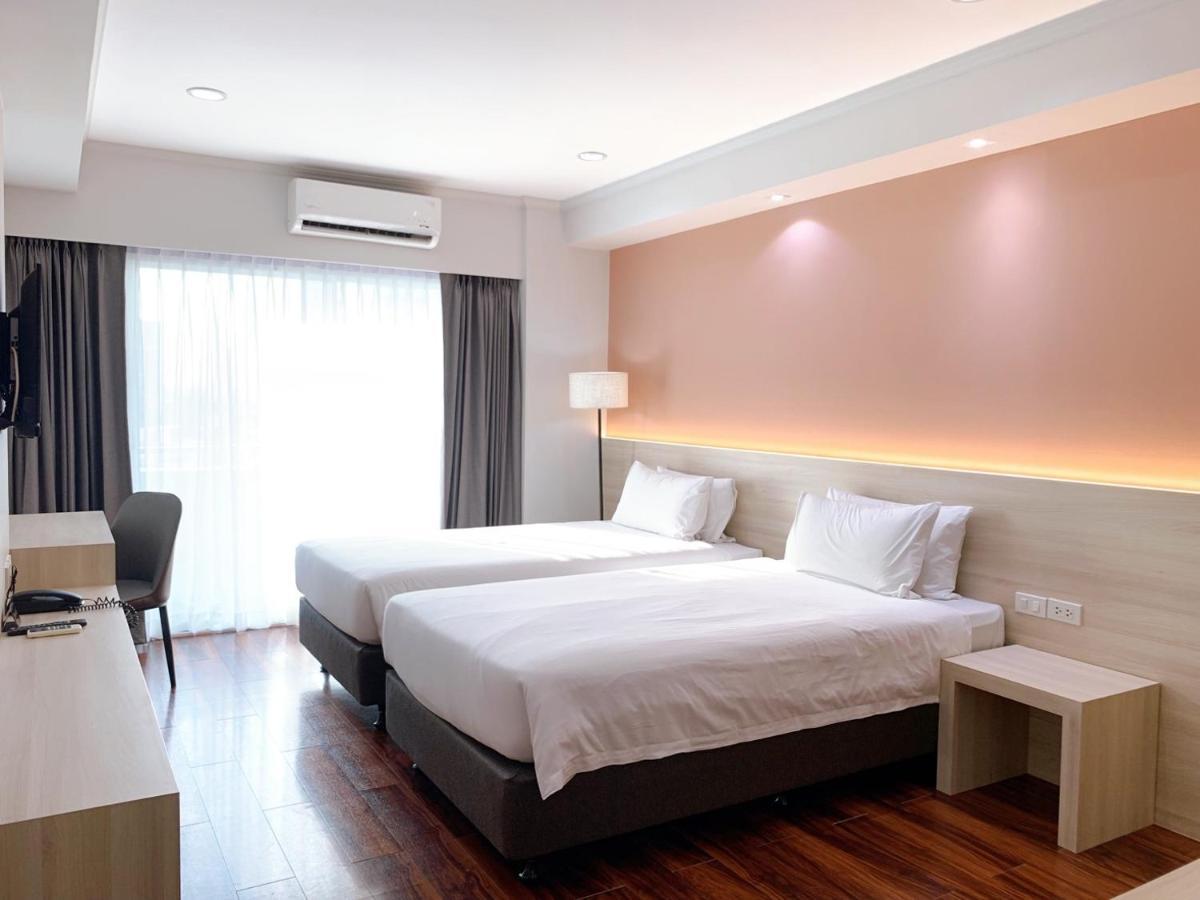 Miloft Sathorn Hotel - Sha Plus Certified Bangkok Exterior foto Deluxe Room
