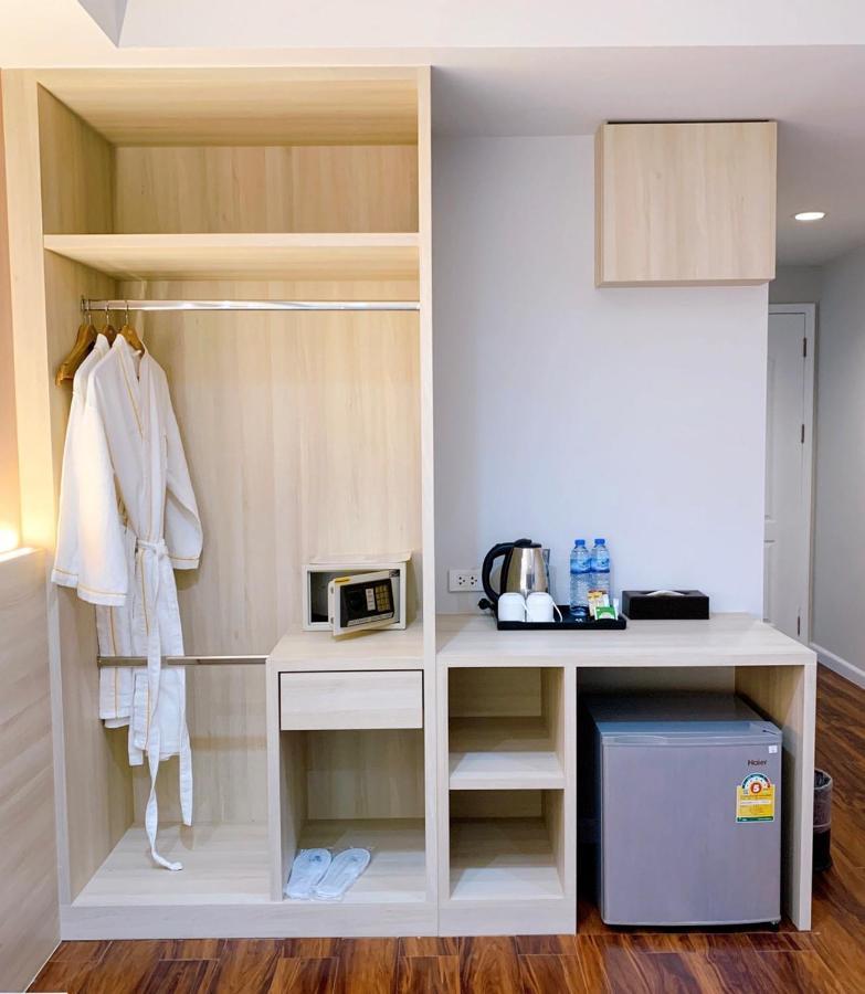 Miloft Sathorn Hotel - Sha Plus Certified Bangkok Exterior foto A hotel room with a bathrobe