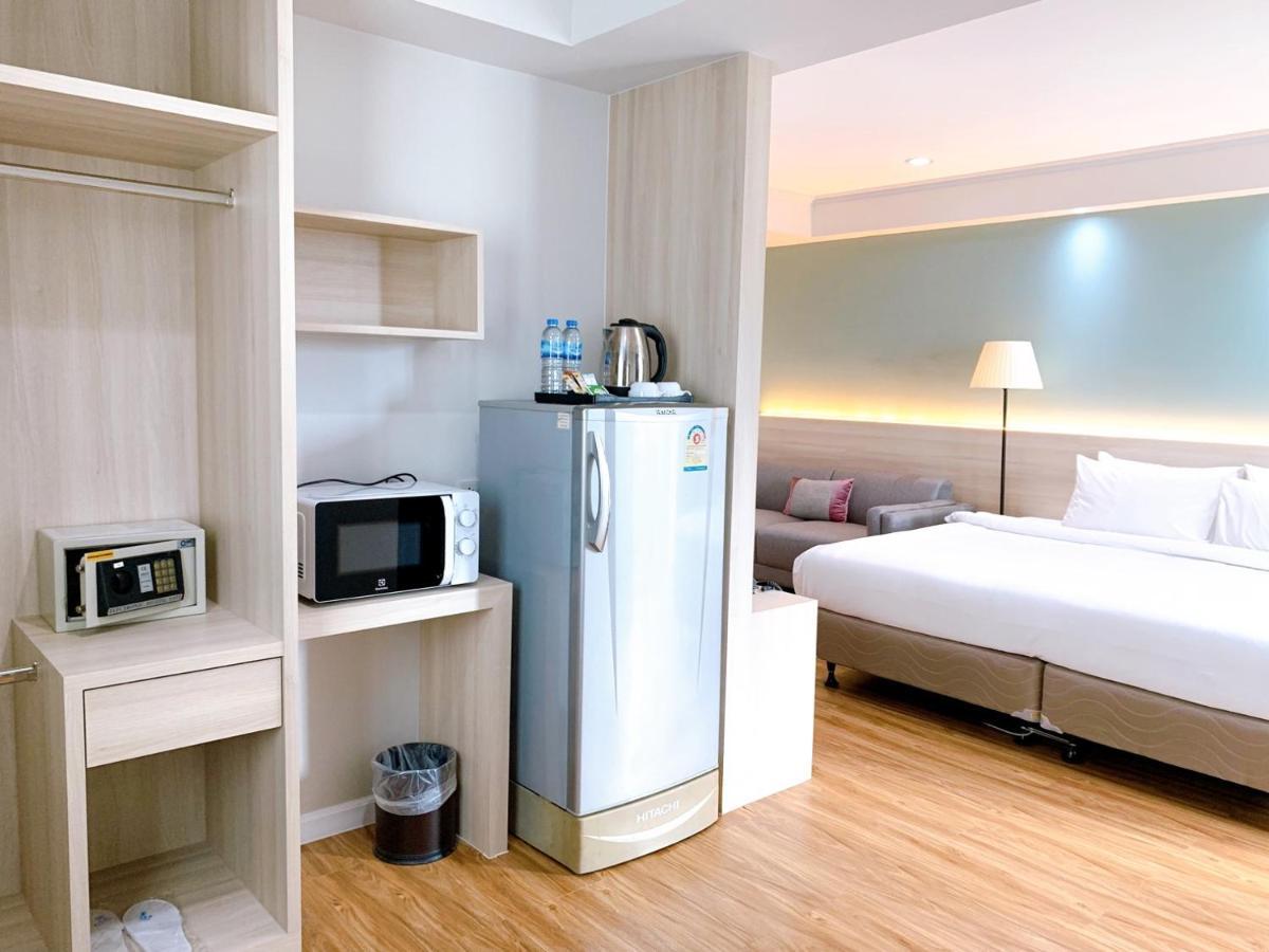 Miloft Sathorn Hotel - Sha Plus Certified Bangkok Exterior foto A typical studio apartment