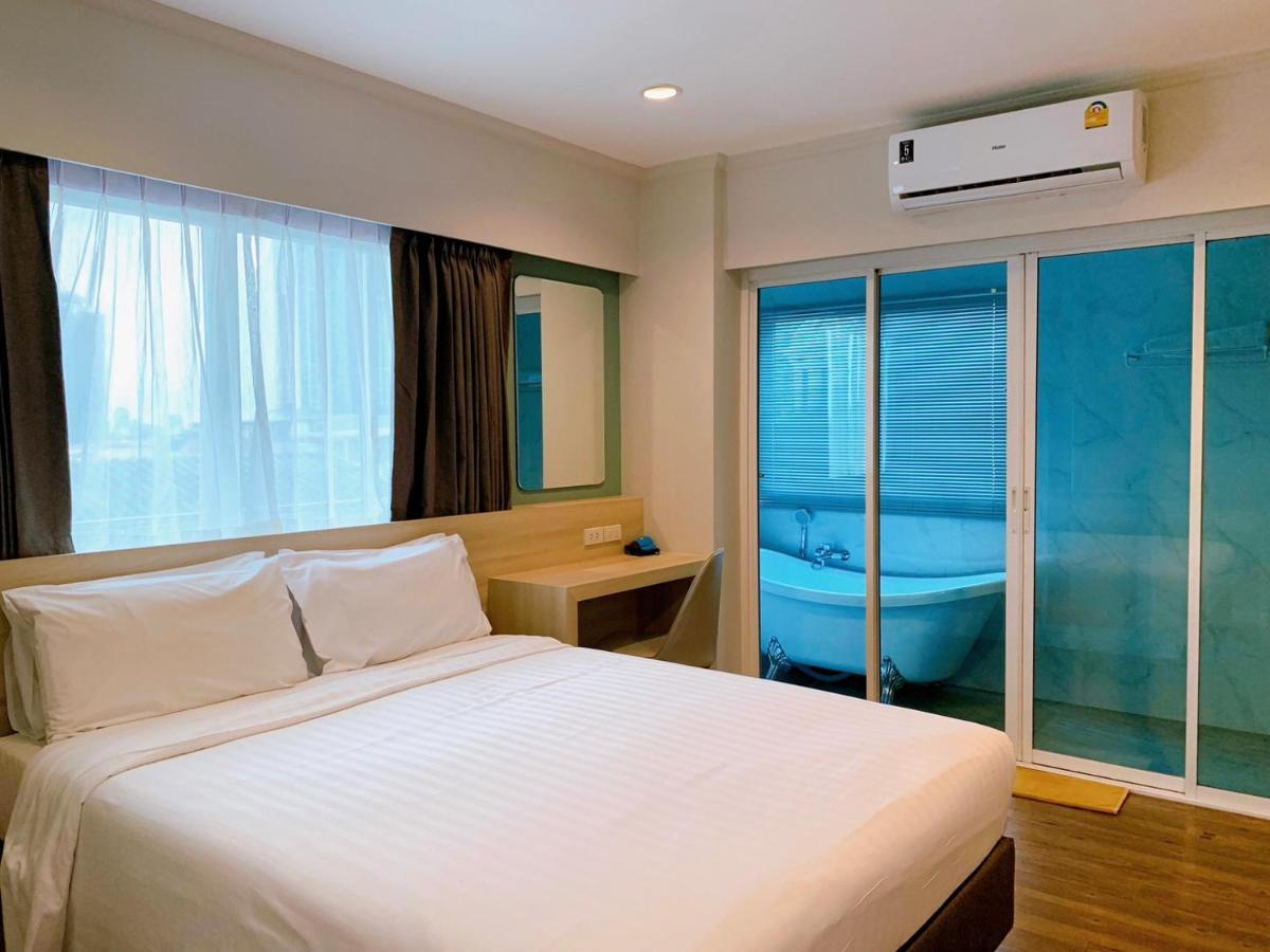 Miloft Sathorn Hotel - Sha Plus Certified Bangkok Exterior foto