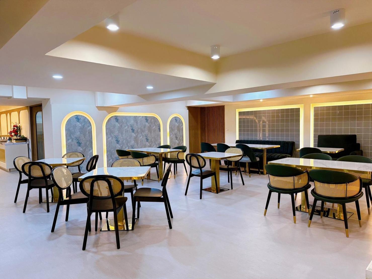 Miloft Sathorn Hotel - Sha Plus Certified Bangkok Exterior foto The lounge at the airport