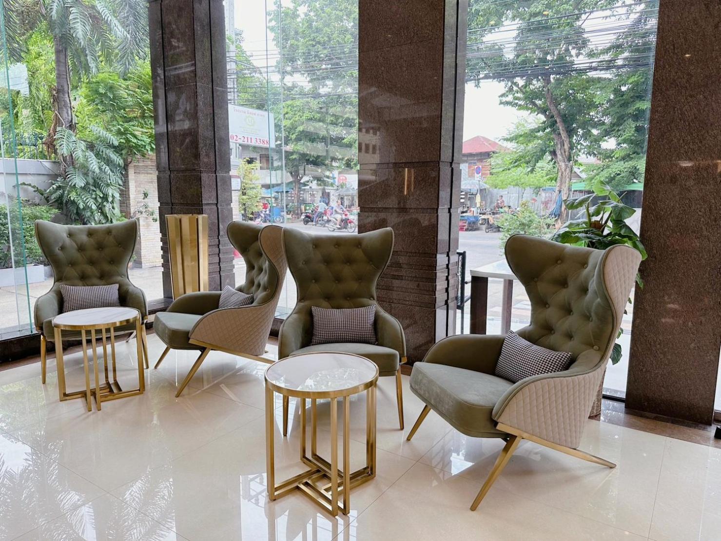 Miloft Sathorn Hotel - Sha Plus Certified Bangkok Exterior foto The lobby of the hotel
