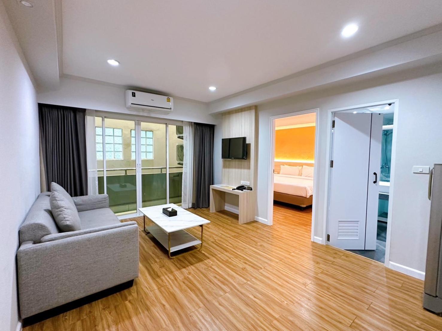 Miloft Sathorn Hotel - Sha Plus Certified Bangkok Exterior foto A typical apartment in Bangkok, Thailand